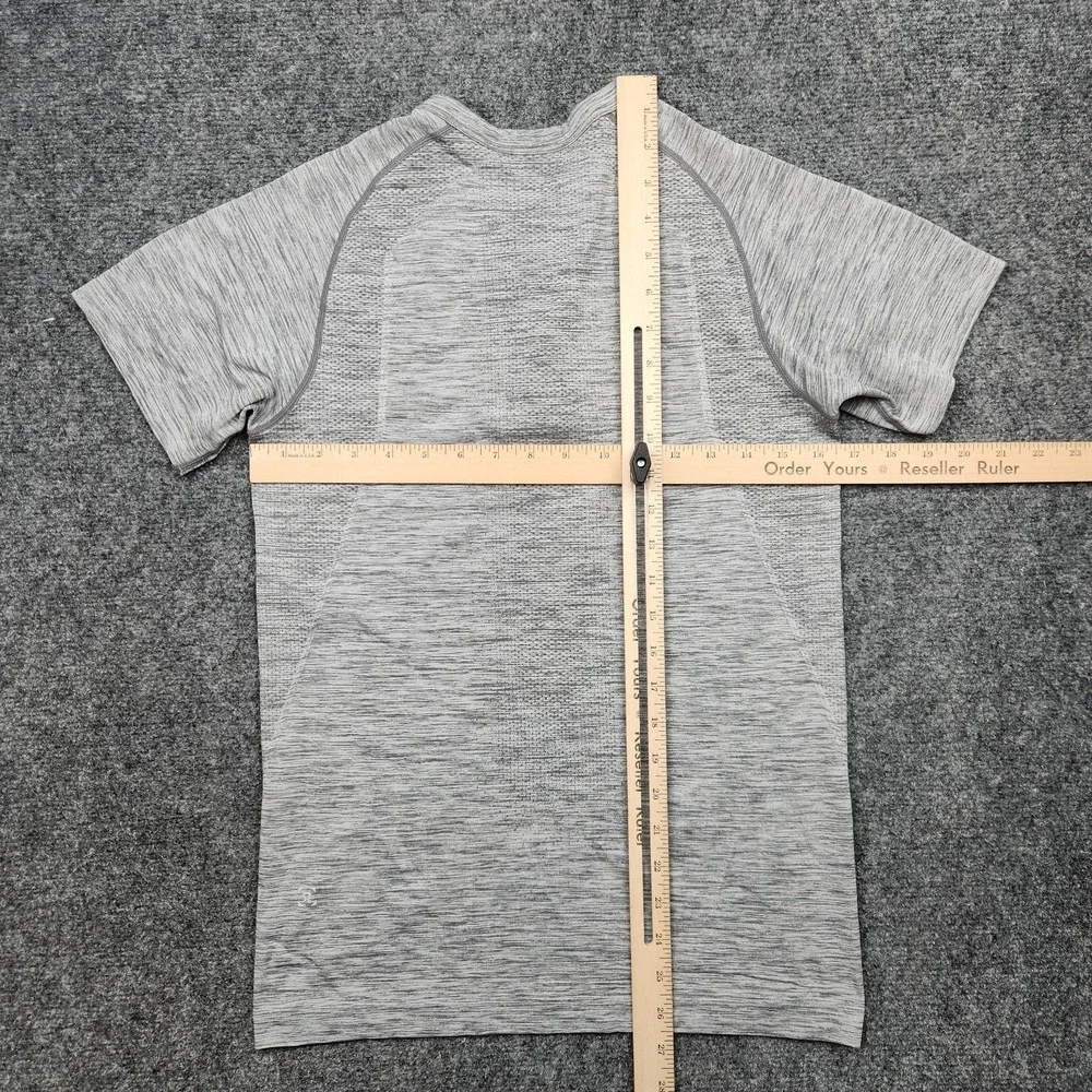 Lululemon Shirt Mens XS Gray Short Sleeve Henley Running Performance Tee - Picture 5 of 8
